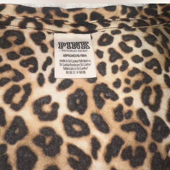 Leopard print cotton stretch with V-neck t-shirt from Pink/ VS - Picture 2 of 4